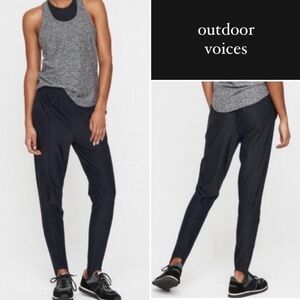 Outdoor Voices Stirrup Pant Leggings in Charcoal Black • XS